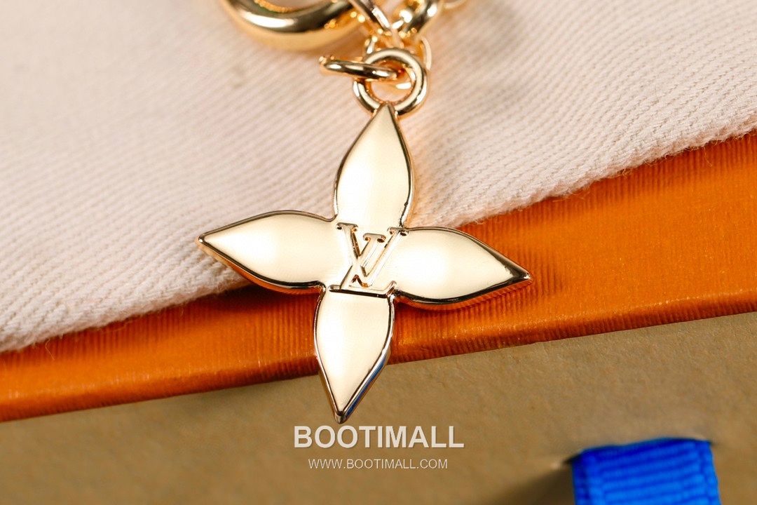 Louis Vuitton Monogram Flower Cutout Metal Black Keyring 루이비통 모노그램 플라워 컷아웃 메탈 블랙 키링 7