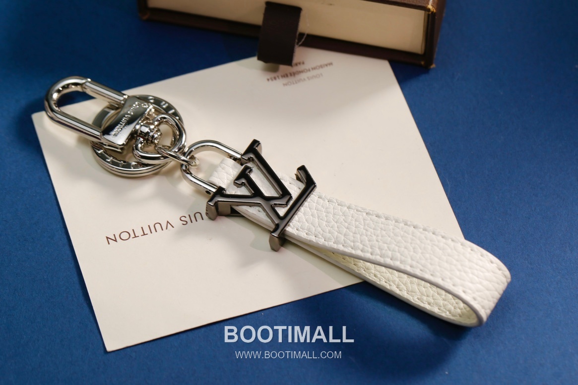 Louis Vuitton Leather Carabiner Silver Keyring 루이비통 레더 카라비너 가죽 실버 키링 2