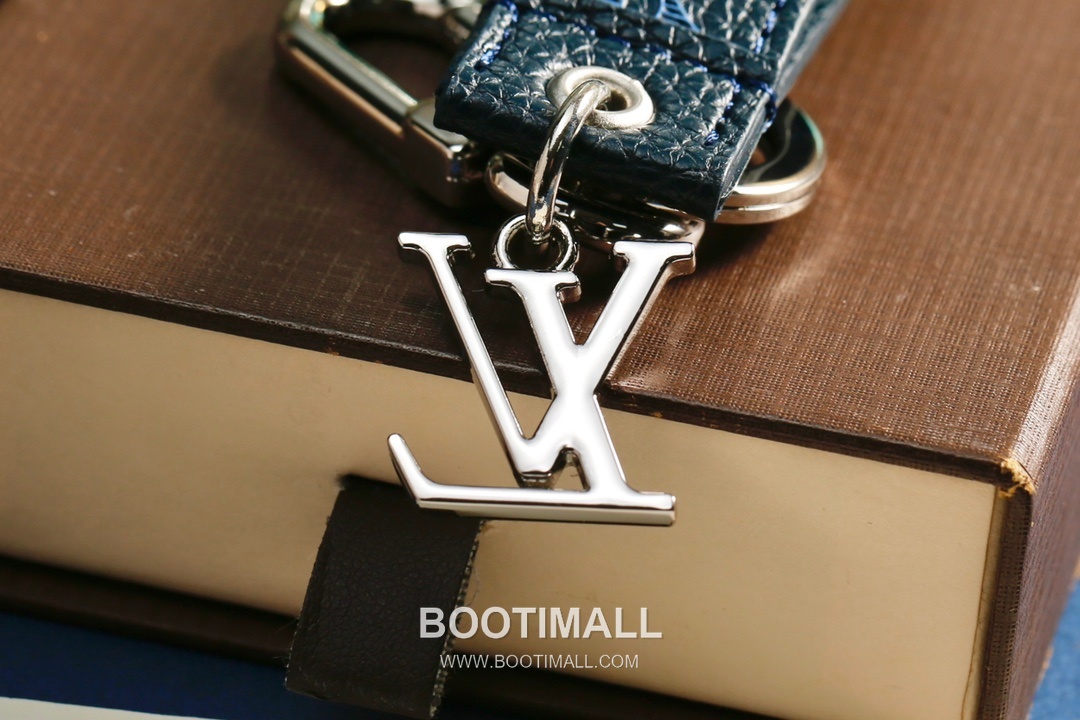 Louis Vuitton Carabiner Charm Metal Silver Keyring 루이비통 카라비너 참 메탈 실버 키링 5