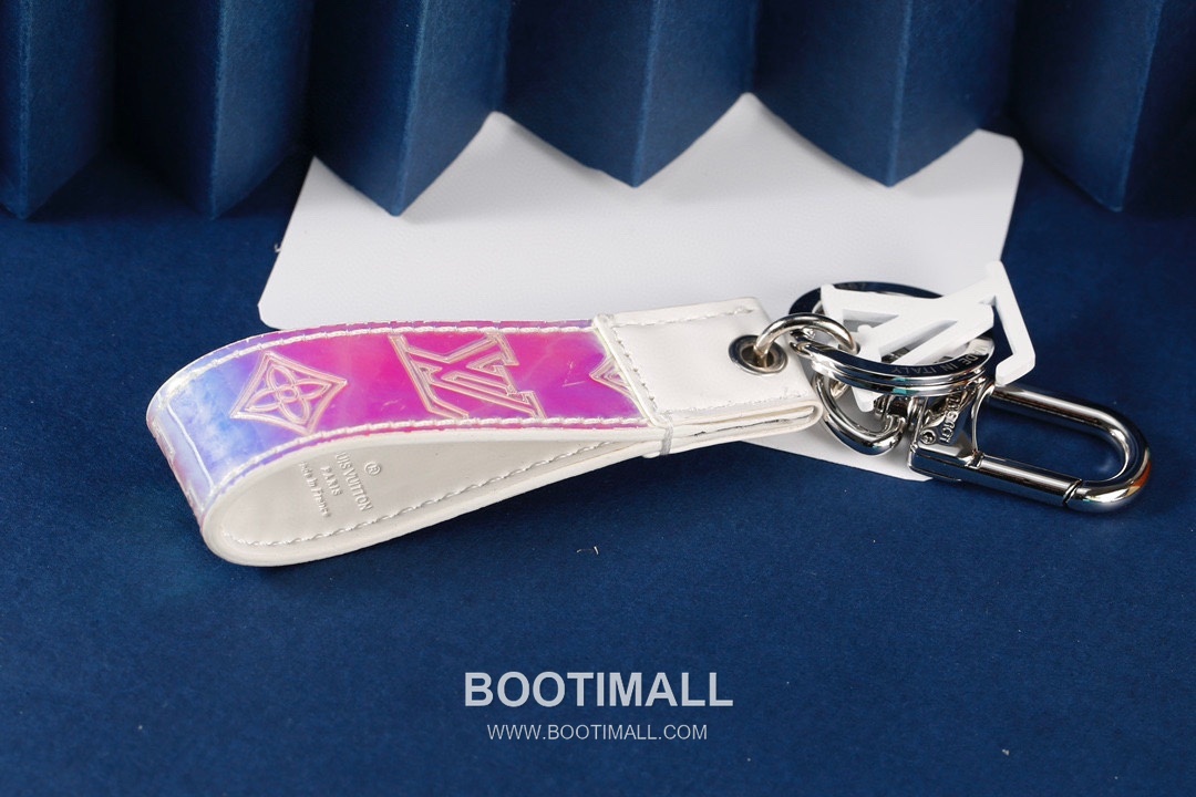 Louis Vuitton Monogram Gradient Logo Leather Silver Keychain 루이비통 모노그램 그라데이션 로고 가죽 실버 키링 5