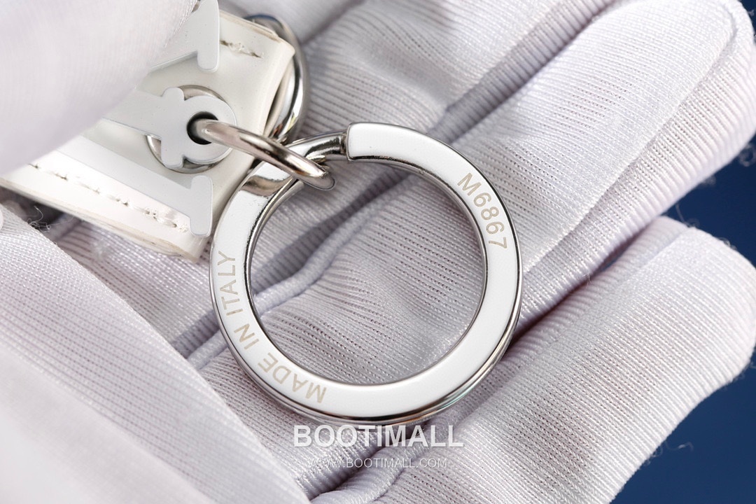 Louis Vuitton Monogram Gradient Logo Leather Silver Keychain 루이비통 모노그램 그라데이션 로고 가죽 실버 키링 6