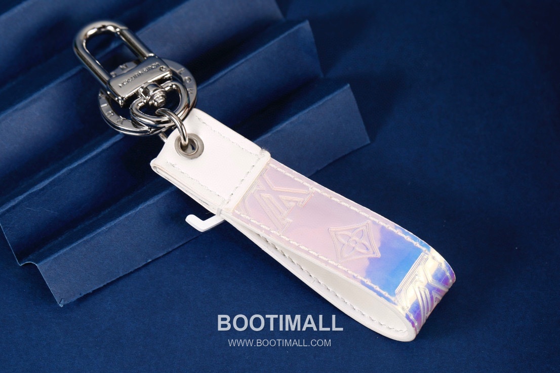 Louis Vuitton Monogram Gradient Logo Leather Silver Keychain 루이비통 모노그램 그라데이션 로고 가죽 실버 키링 8