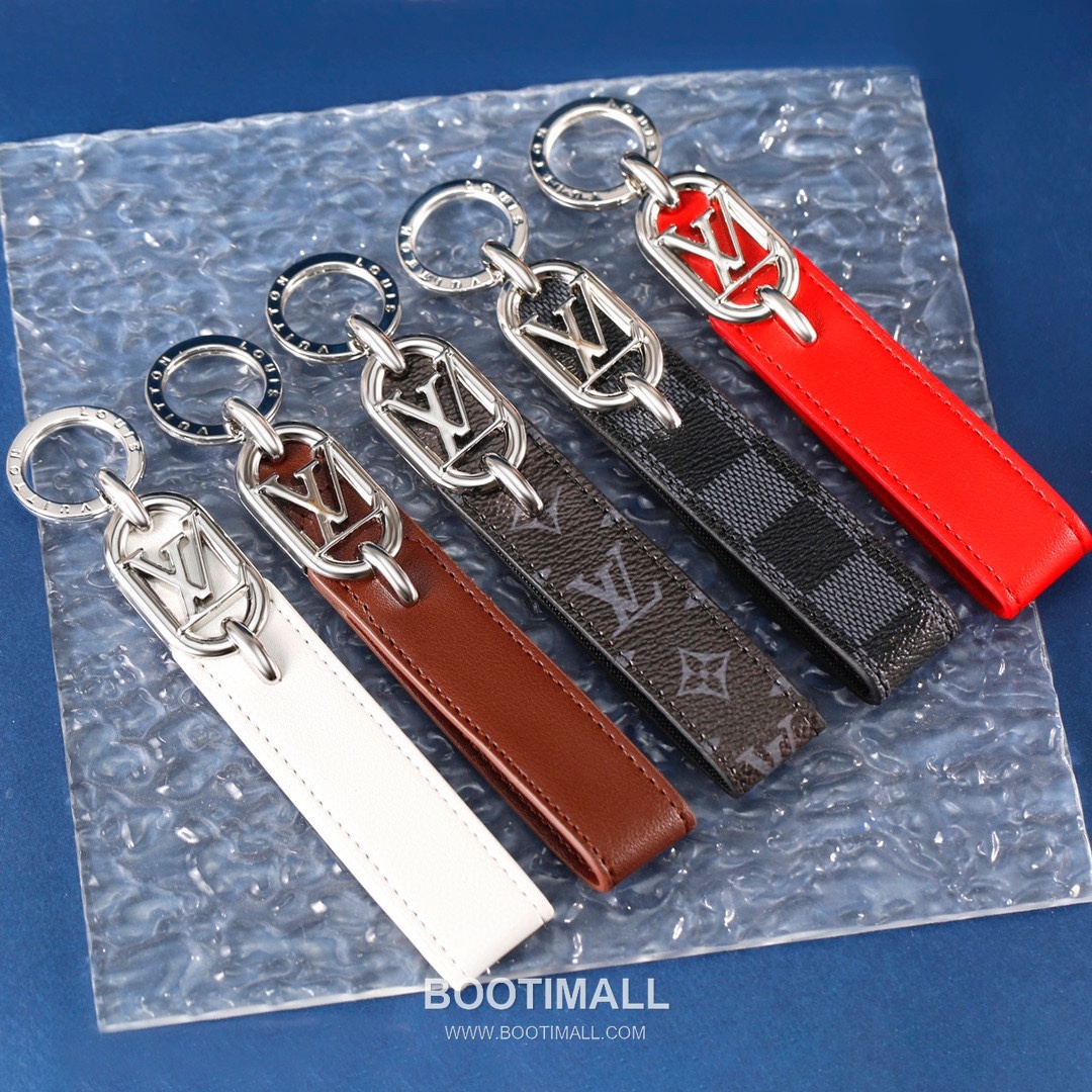 Louis Vuitton Circle Logo Monogram Leather Charm Canvas White Keyring 루이비통 서클 로고 모노그램 레더 참 캔버스 화이트 키링 2