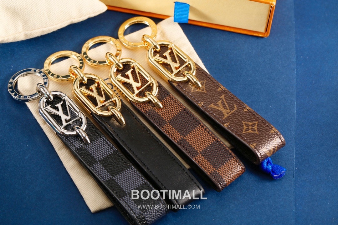 Louis Vuitton Circle Logo Monogram Leather Charm Canvas White Keyring 루이비통 서클 로고 모노그램 레더 참 캔버스 화이트 키링 4