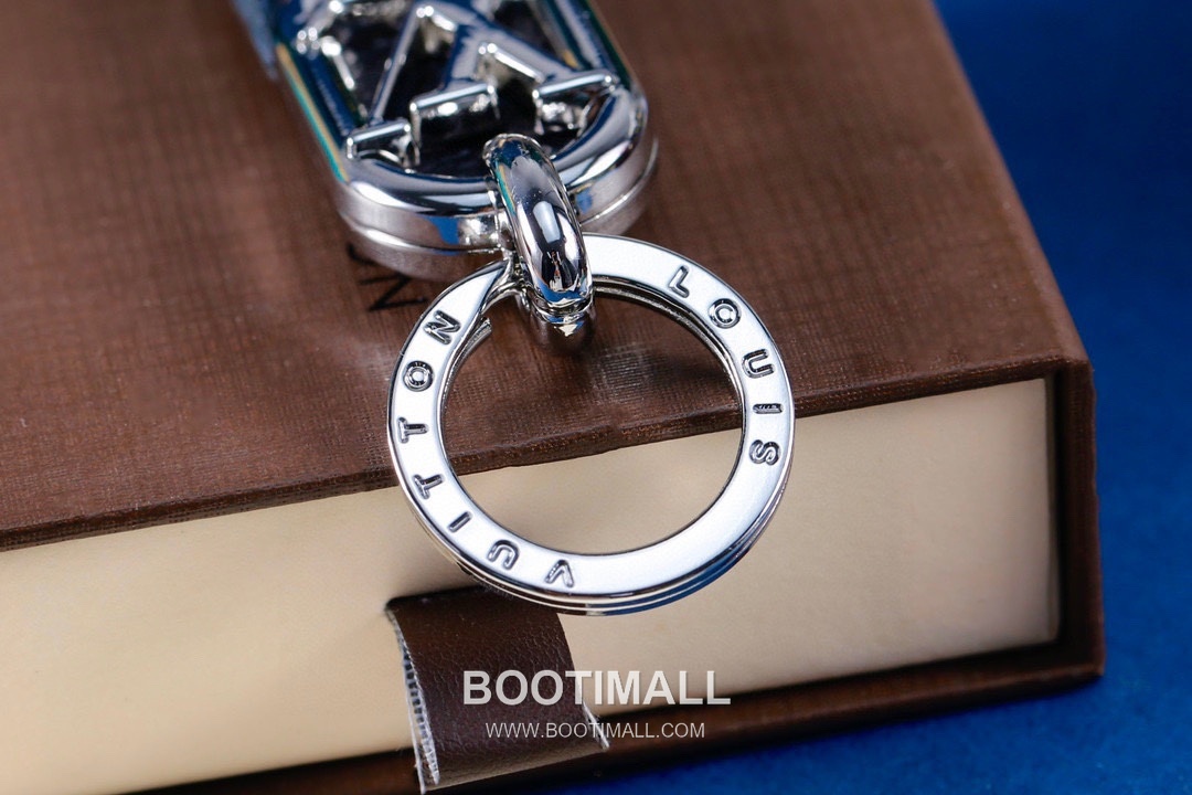 Louis Vuitton Circle Logo Monogram Leather Charm Canvas White Keyring 루이비통 서클 로고 모노그램 레더 참 캔버스 화이트 키링 6