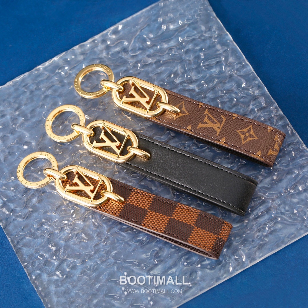 Louis Vuitton Circle Logo Monogram Metal Gold Keyring 루이비통 서클 로고 모노그램 메탈 골드 키링 1