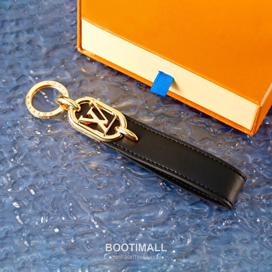 Louis Vuitton Circle Logo Monogram Metal Gold Keyring 루이비통 서클 로고 모노그램 메탈 골드 키링 3