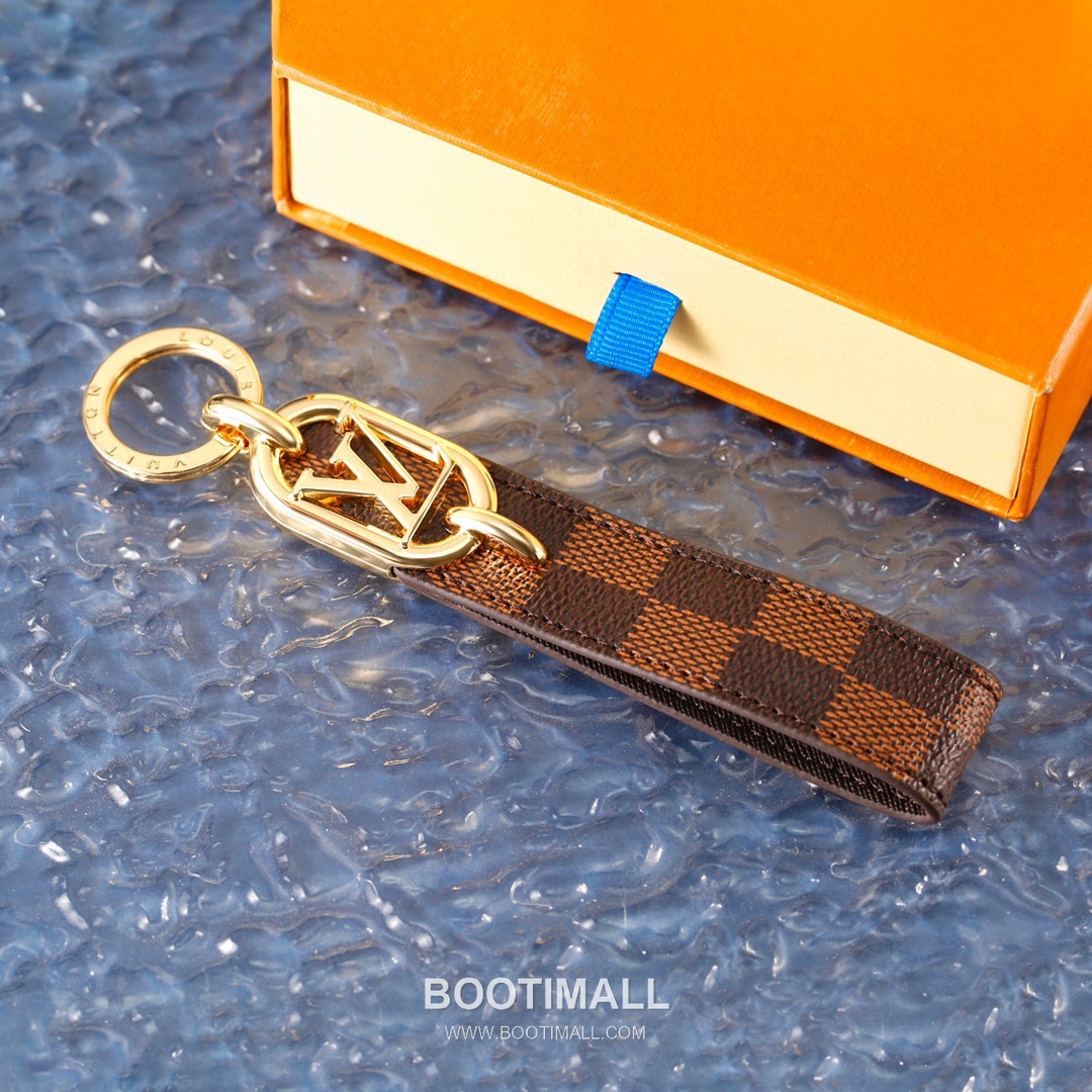 Louis Vuitton Circle Logo Monogram Metal Gold Keyring 루이비통 서클 로고 모노그램 메탈 골드 키링 4