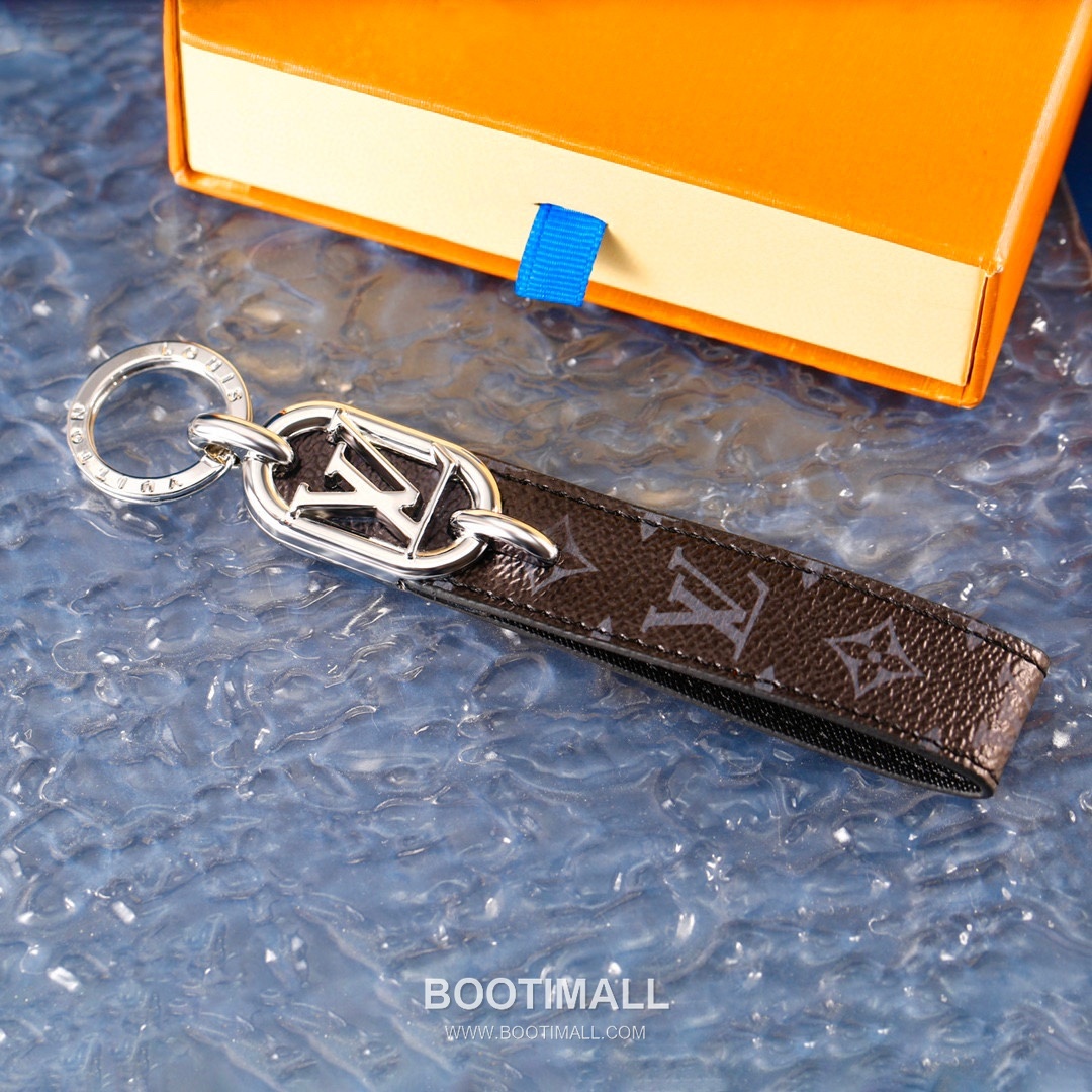 Louis Vuitton Circle Logo Pendant Monogram Canvas Silver Keyring 루이비통 서클 로고 펜던트 모노그램 캔버스 실버 키링 5