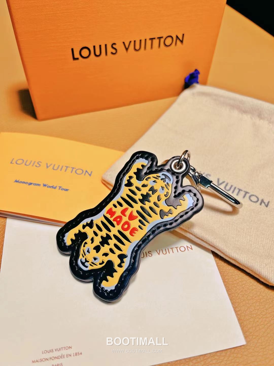 Louis Vuitton LV Made Tiger Monogram Canvas Bag Charm Key Holder 루이비통 LV 메이드 타이거 모노그램 캔버스 백참 키홀더 2