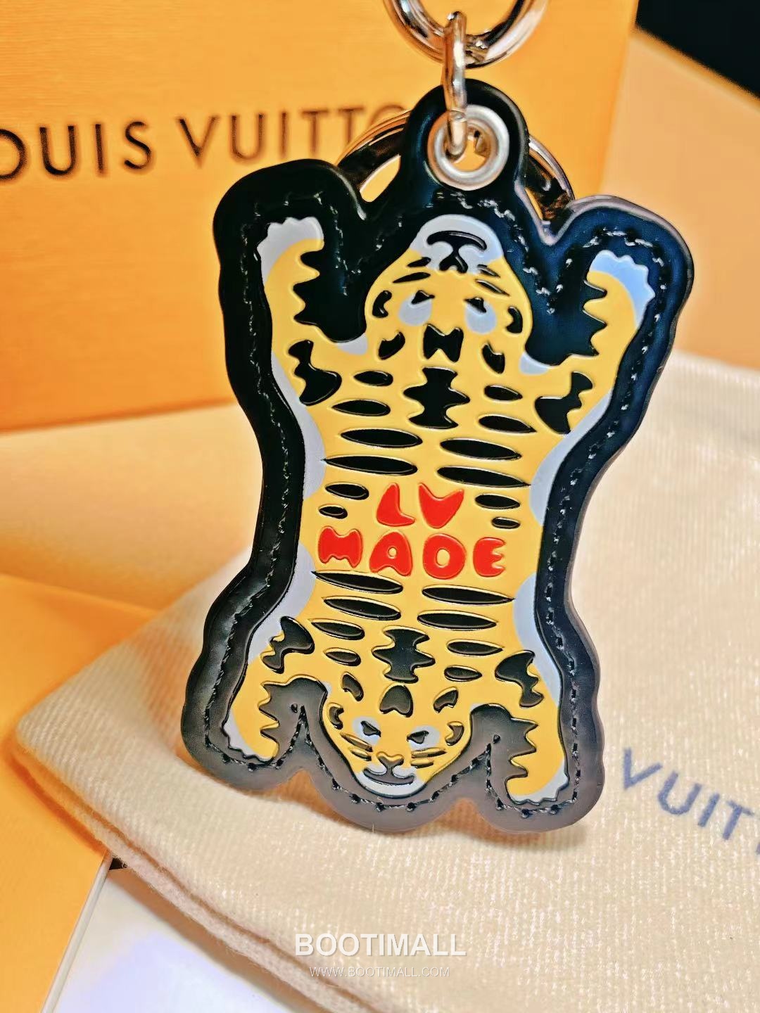 Louis Vuitton LV Made Tiger Monogram Canvas Bag Charm Key Holder 루이비통 LV 메이드 타이거 모노그램 캔버스 백참 키홀더 4
