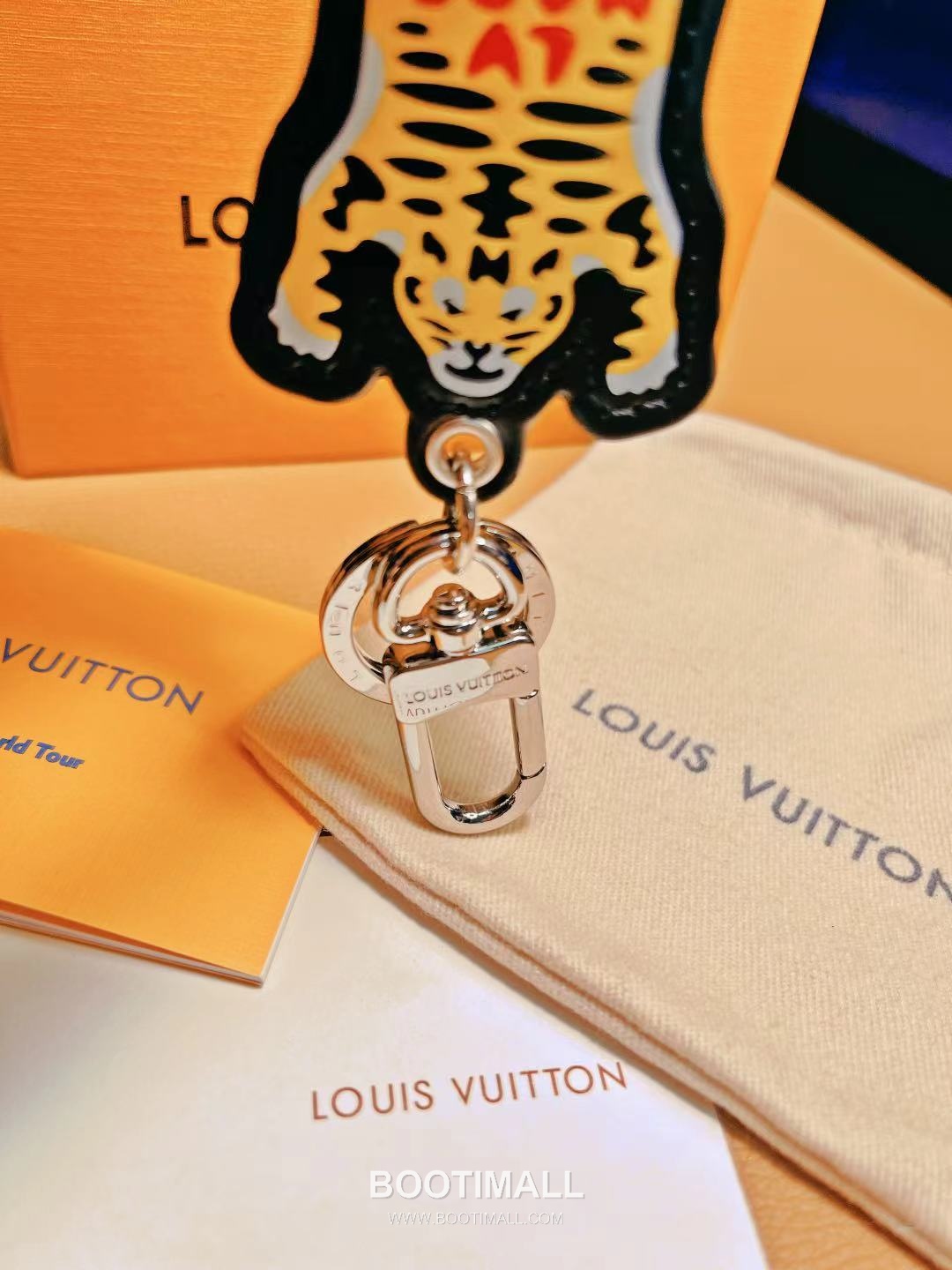 Louis Vuitton LV Made Tiger Monogram Canvas Bag Charm Key Holder 루이비통 LV 메이드 타이거 모노그램 캔버스 백참 키홀더 7