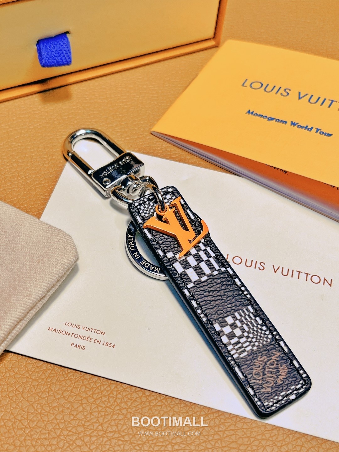 Louis Vuitton Anagram Distorted Damier Canvas Bag Charm Key Holder 루이비통 아나그램 디스토티드 다미에 캔버스 백참 키홀더 4