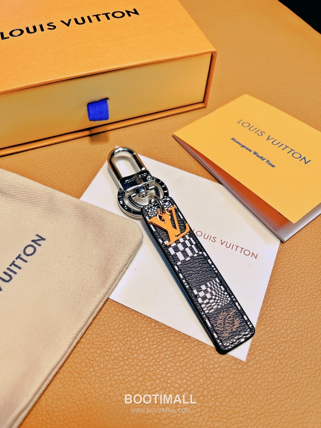 Louis Vuitton Anagram Distorted Damier Canvas Bag Charm Key Holder 루이비통 아나그램 디스토티드 다미에 캔버스 백참 키홀더 5