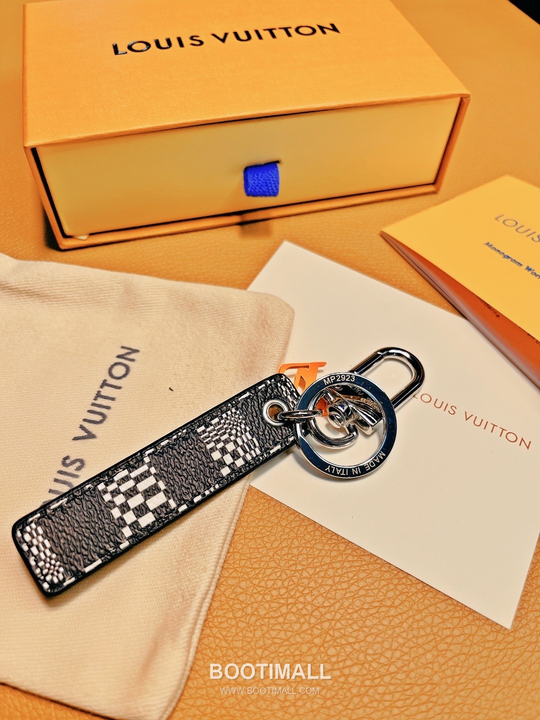 Louis Vuitton Anagram Distorted Damier Canvas Bag Charm Key Holder 루이비통 아나그램 디스토티드 다미에 캔버스 백참 키홀더 6