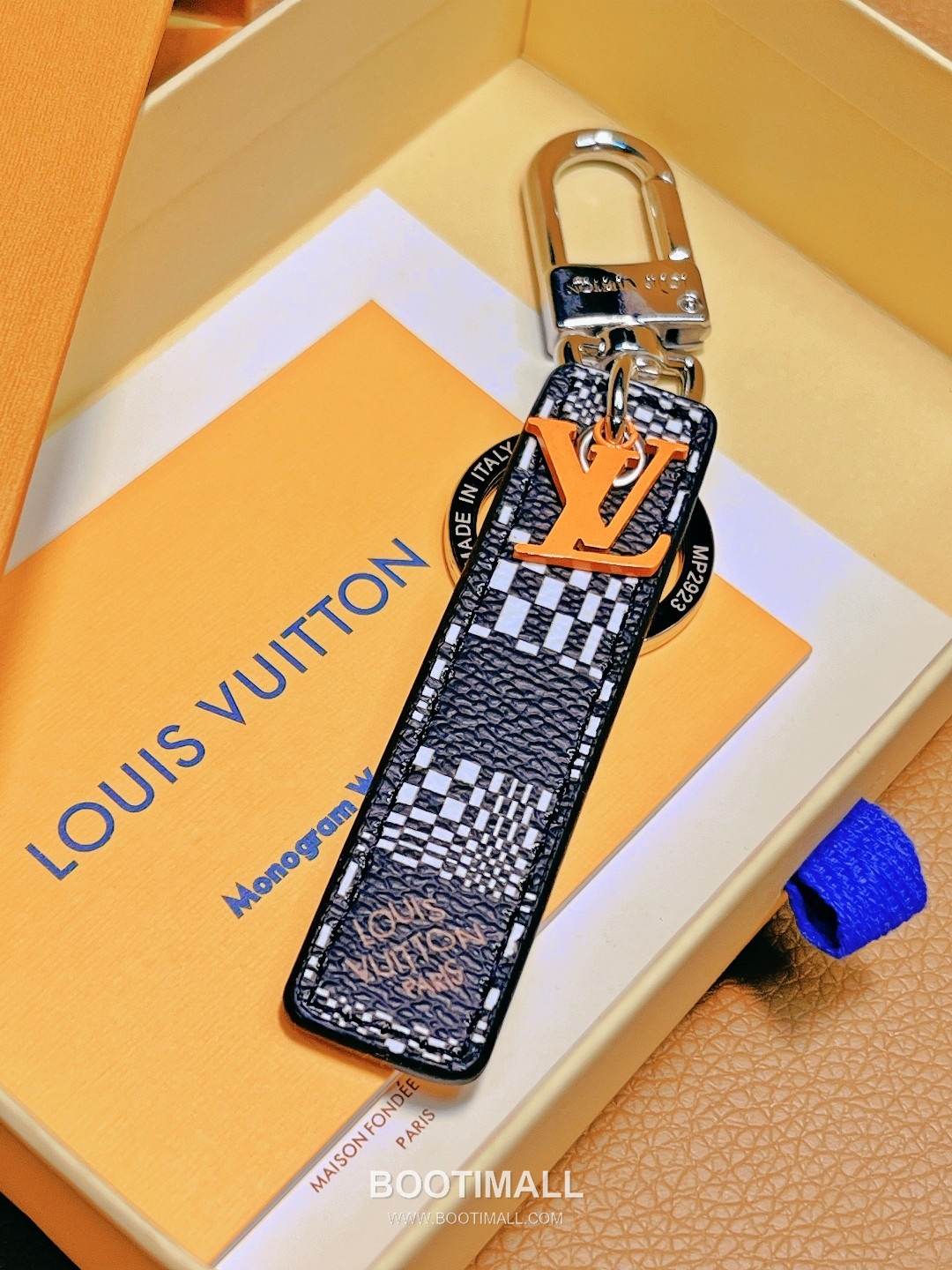 Louis Vuitton Anagram Distorted Damier Canvas Bag Charm Key Holder 루이비통 아나그램 디스토티드 다미에 캔버스 백참 키홀더 7