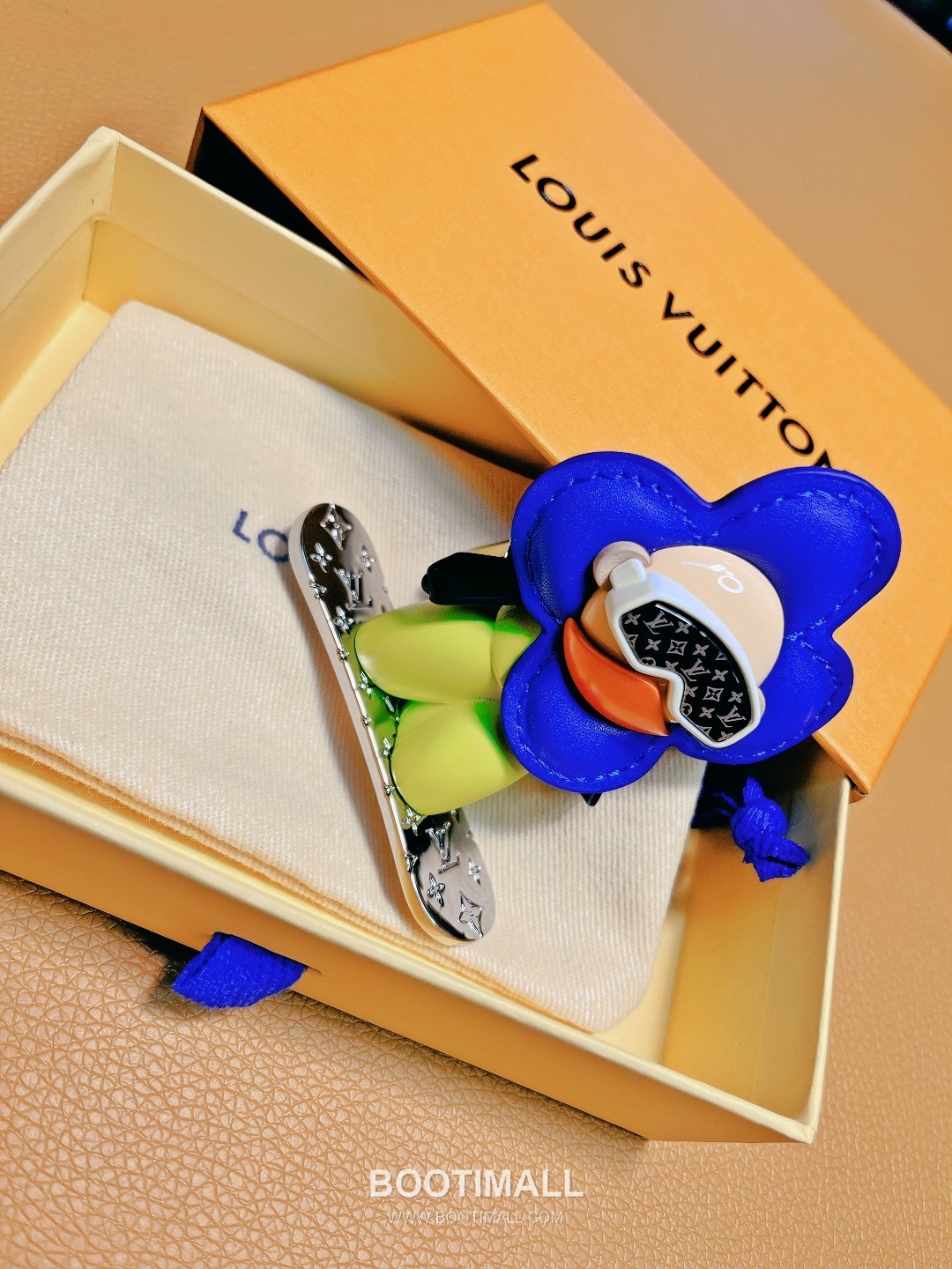 Louis Vuitton Vivienne Ski Mascot Keyring 루이비통 비비안 스키 마스코트 키링 3