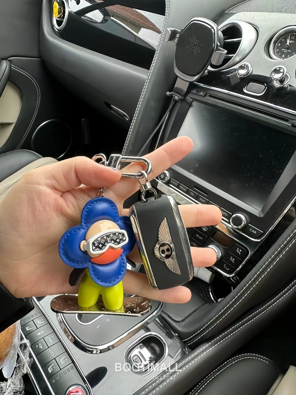 Louis Vuitton Vivienne Ski Mascot Keyring 루이비통 비비안 스키 마스코트 키링 9