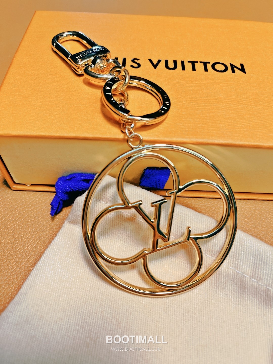 Louis Vuitton Flower Finesse Monogram Initial Stainless Steel Silver Bag Charm Keyring 루이비통 플라워 피네스 모노그램 이니셜 스테인리스 스틸 실버 백참 키링 2