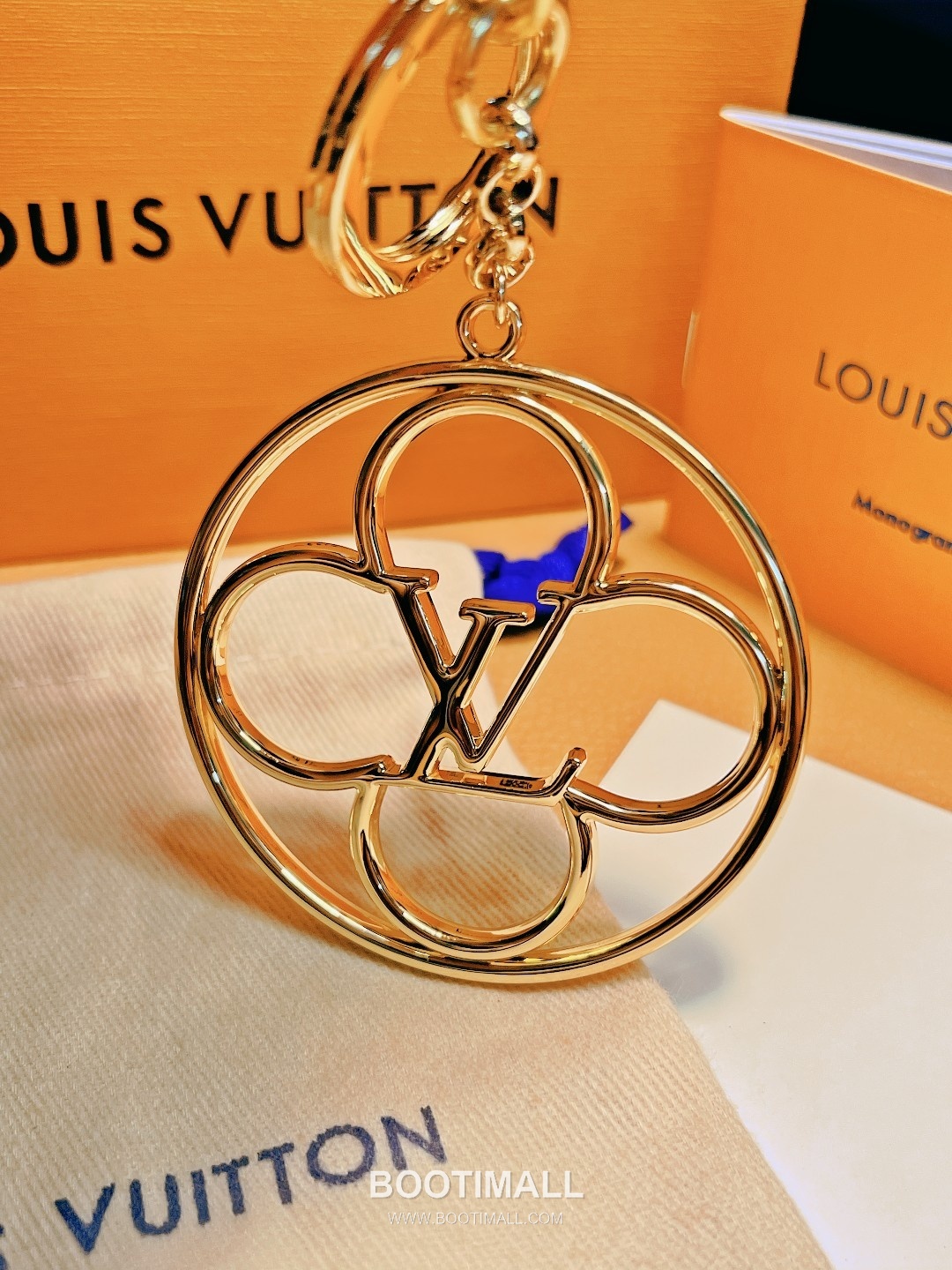 Louis Vuitton Flower Finesse Monogram Initial Stainless Steel Silver Bag Charm Keyring 루이비통 플라워 피네스 모노그램 이니셜 스테인리스 스틸 실버 백참 키링 3