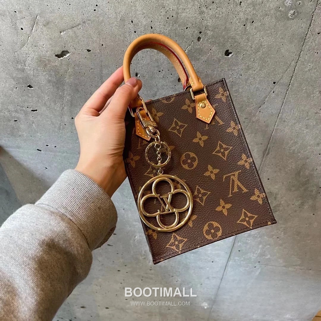 Louis Vuitton Flower Finesse Monogram Initial Stainless Steel Silver Bag Charm Keyring 루이비통 플라워 피네스 모노그램 이니셜 스테인리스 스틸 실버 백참 키링 8