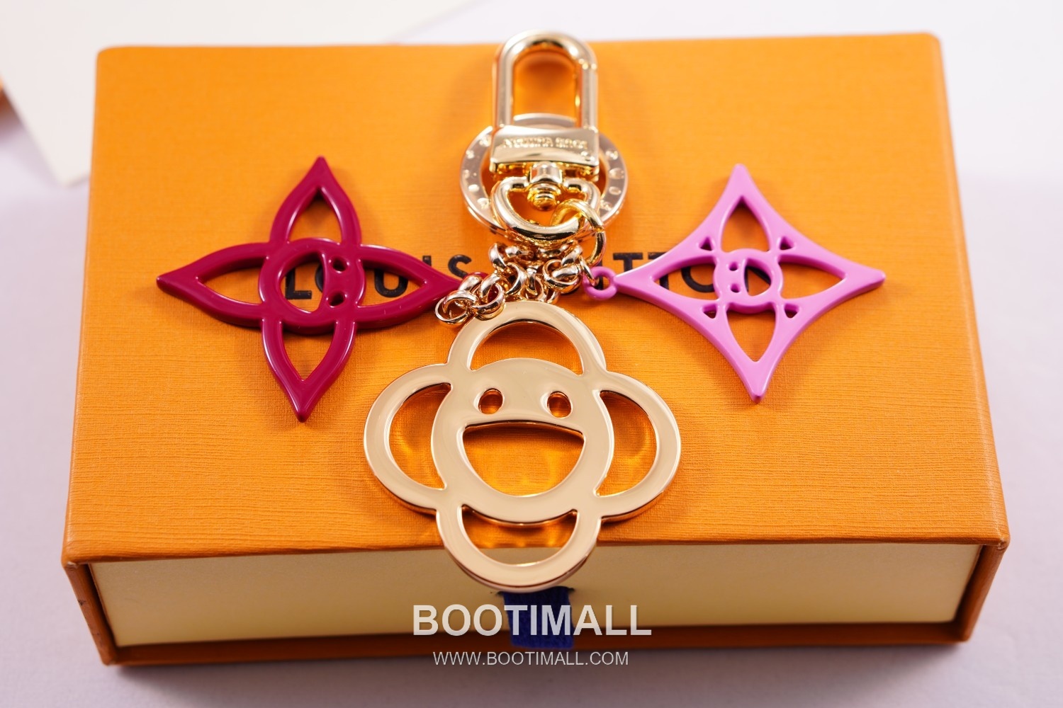 Louis Vuitton Cutout Smiley Monogram Charm Metal Pink Keyring 루이비통 컷아웃 스마일리 모노그램 참 메탈 핑크 키링 3