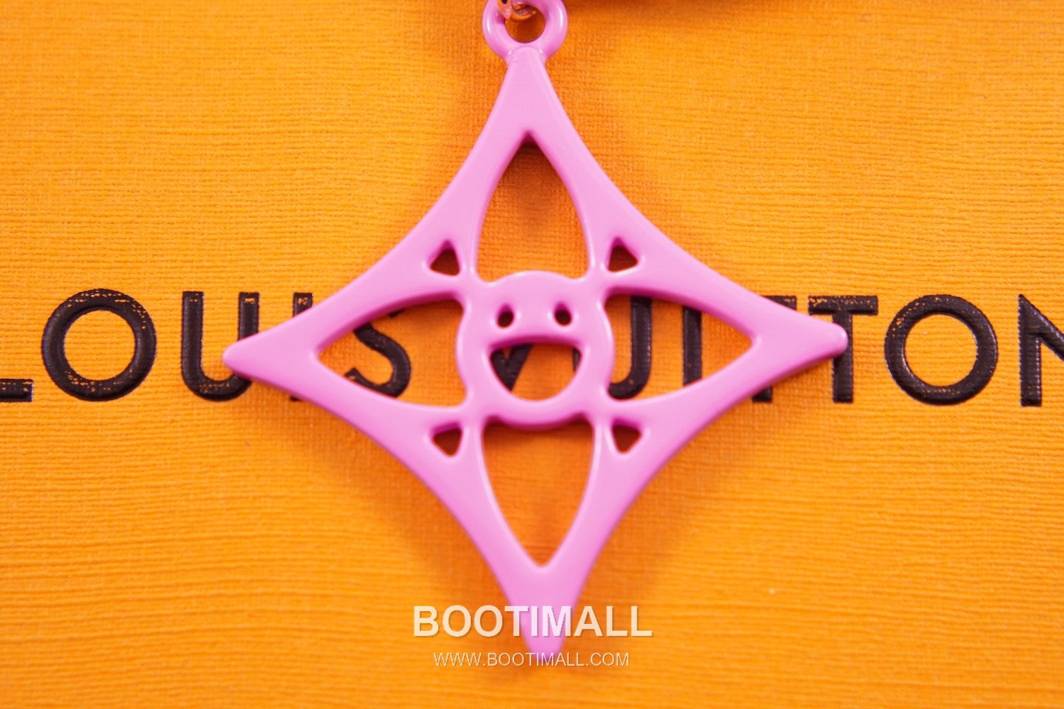 Louis Vuitton Cutout Smiley Monogram Charm Metal Pink Keyring 루이비통 컷아웃 스마일리 모노그램 참 메탈 핑크 키링 5