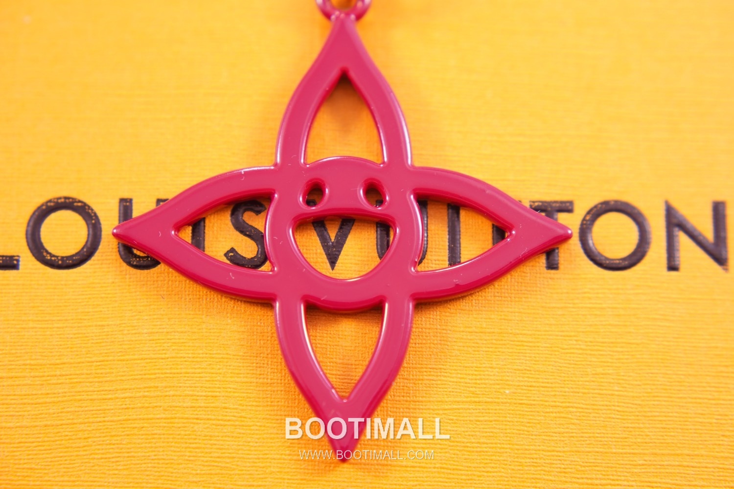 Louis Vuitton Cutout Smiley Monogram Charm Metal Pink Keyring 루이비통 컷아웃 스마일리 모노그램 참 메탈 핑크 키링 6