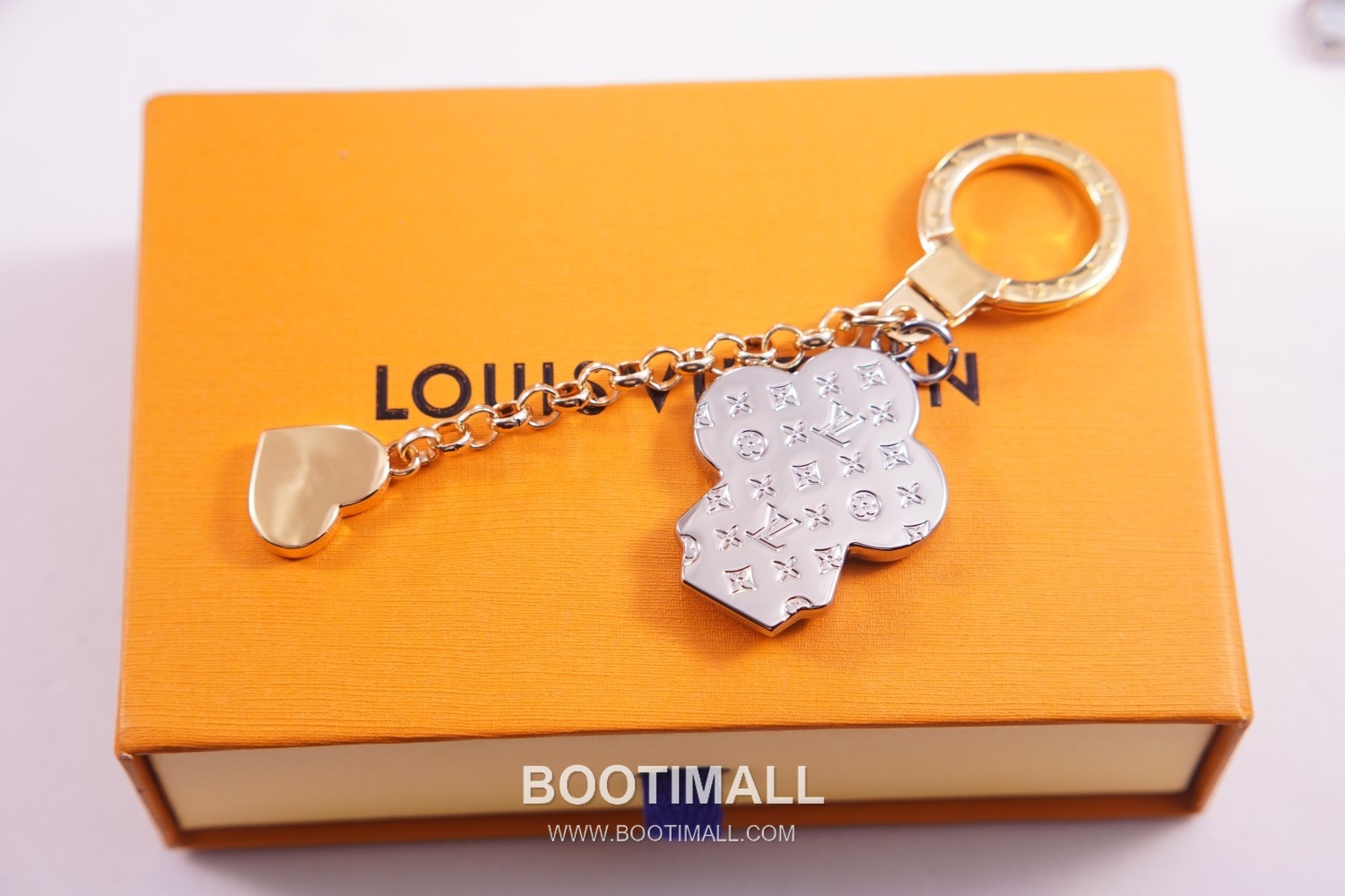Louis Vuitton Vivienne BFF LV Circle Twinkling Metal Silver Bag Charm Key Holder 루이비통 비비엔 BFF LV 서클 트윙클링 메탈 실버 백참 키홀더 7