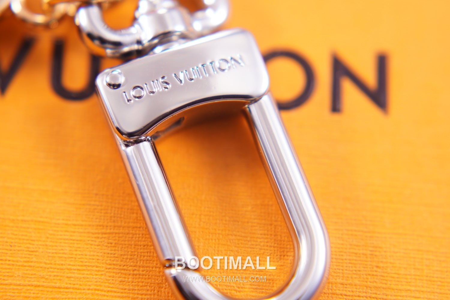 Louis Vuitton Vivienne BFF LV Circle Twinkling Metal Silver Bag Charm Key Holder 루이비통 비비엔 BFF LV 서클 트윙클링 메탈 실버 백참 키홀더 9