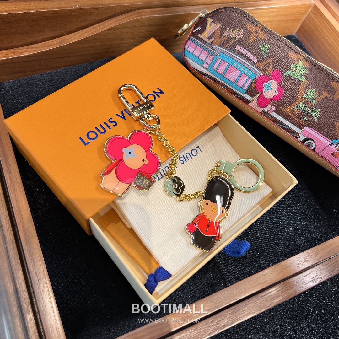 Louis Vuitton BFF Gaston Vivienne Monogram Bag Charm Key Holder 루이비통 BFF 가스통 비비엔 모노그램 백참 키홀더 3