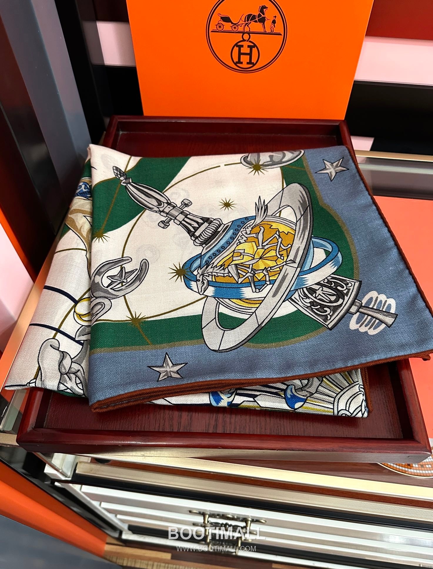 Hermes Starry Chorus Square Silk, Velvet Scarf 에르메스 스타리 코러스 스퀘어 실크, 벨벳 스카프 140CM 2