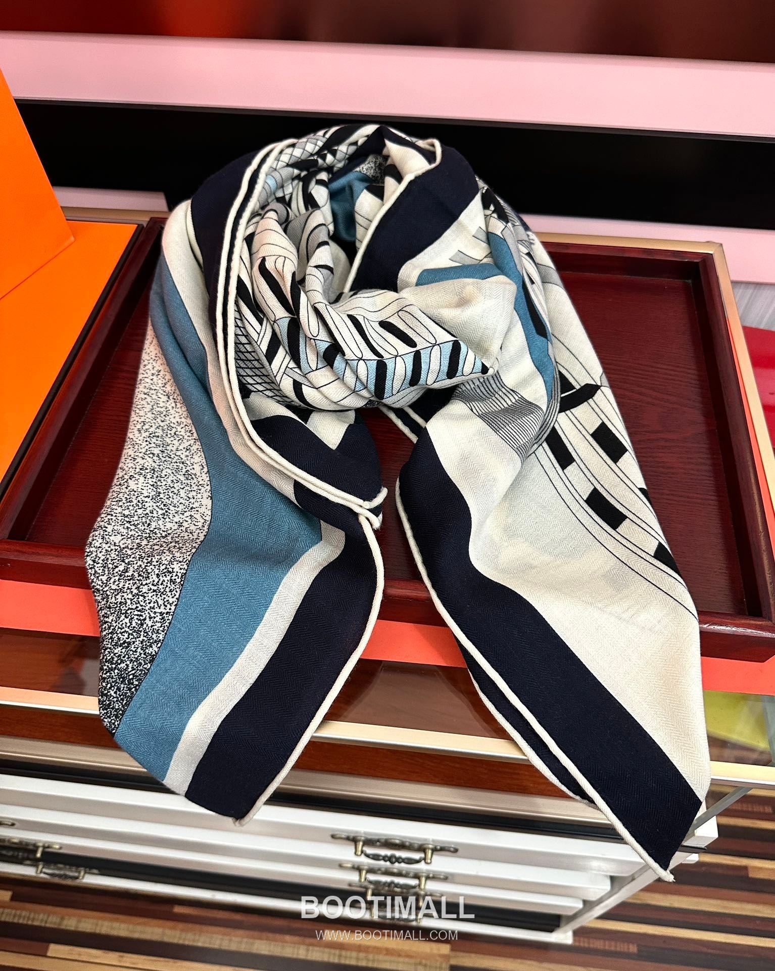 Hermes Ronds de Marche Silk, Cashmere Shawl 에르메스 롱드 드 마르슈 실크, 캐시미어 숄 140CM 3