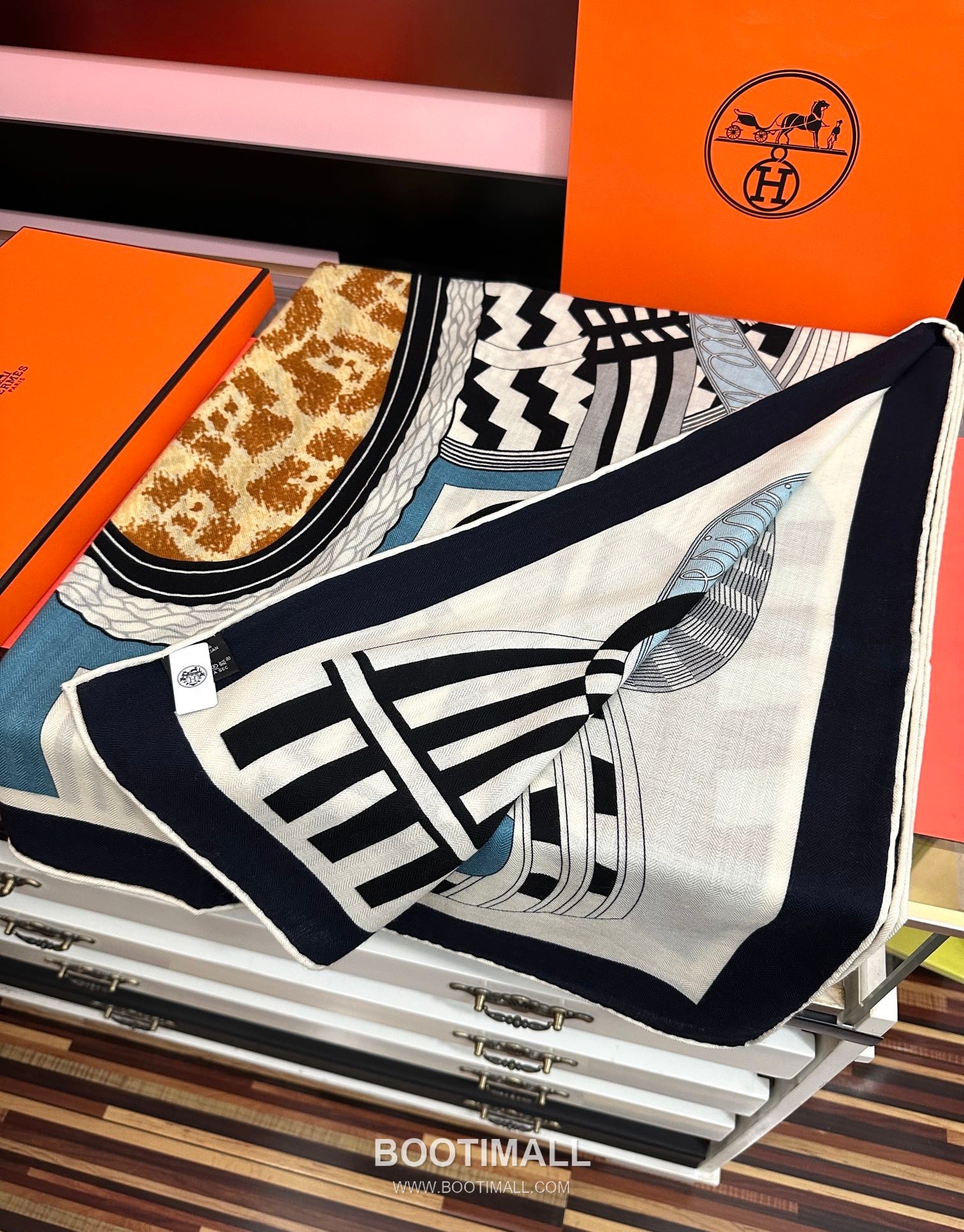 Hermes Ronds de Marche Silk, Cashmere Shawl 에르메스 롱드 드 마르슈 실크, 캐시미어 숄 140CM 5