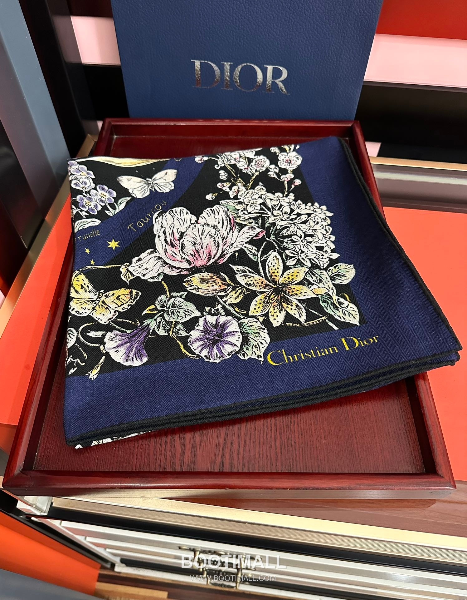 Dior Double-Face Solid 140 Shawl Silk Cashmere Blend 디올 더블페이스 솔리드 140 숄 실크 캐시미어 블렌드 140CM 2