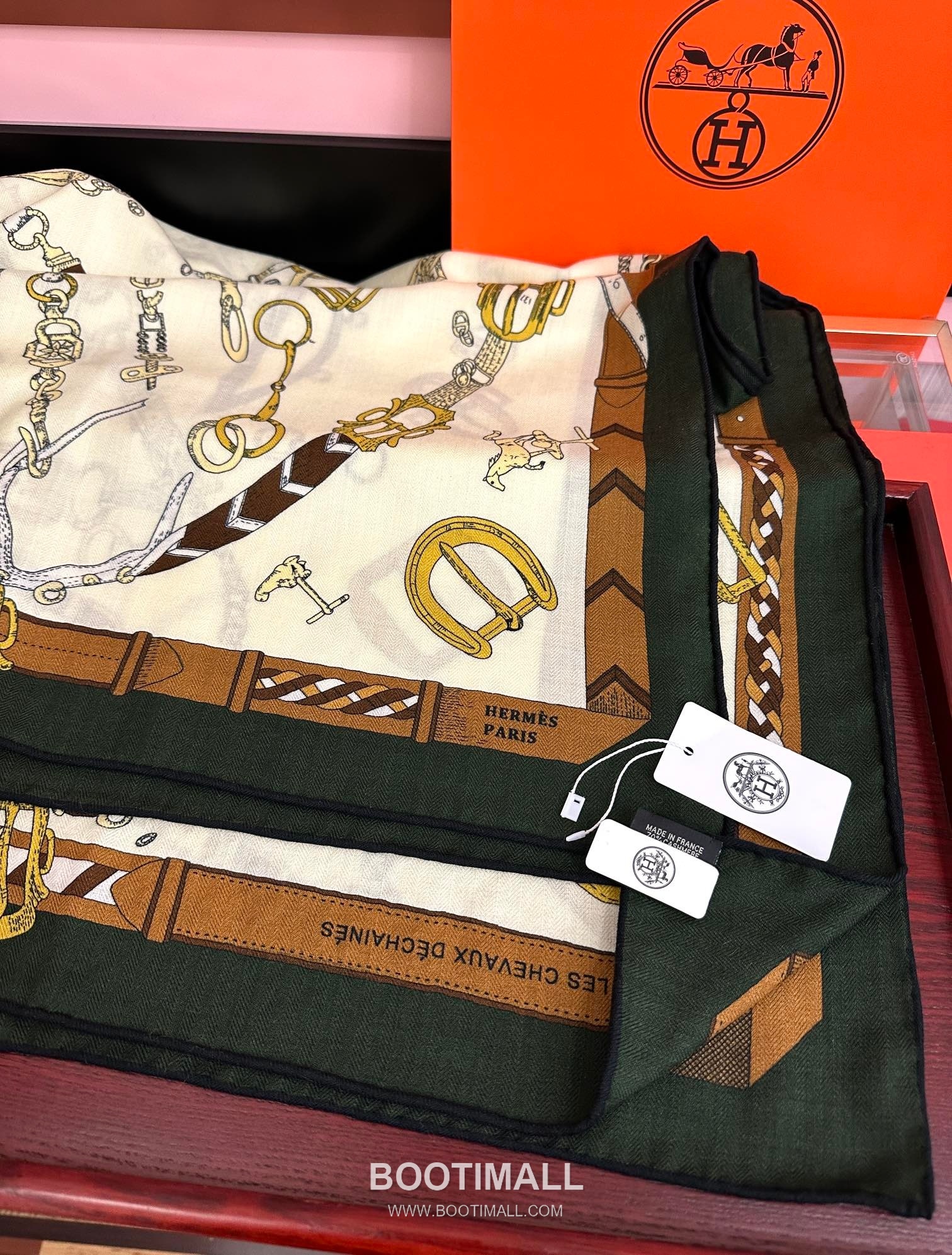 Reversible Tone-on-Tone Square Cashmere Silk Blend Scarf 리버서블 톤온톤 스퀘어 캐시미어 실크 블렌드 스카프 140CM 6