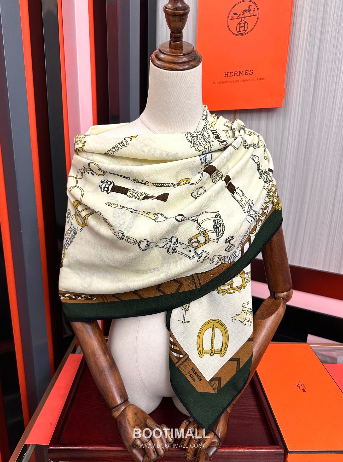 Reversible Tone-on-Tone Square Cashmere Silk Blend Scarf 리버서블 톤온톤 스퀘어 캐시미어 실크 블렌드 스카프 140CM 9