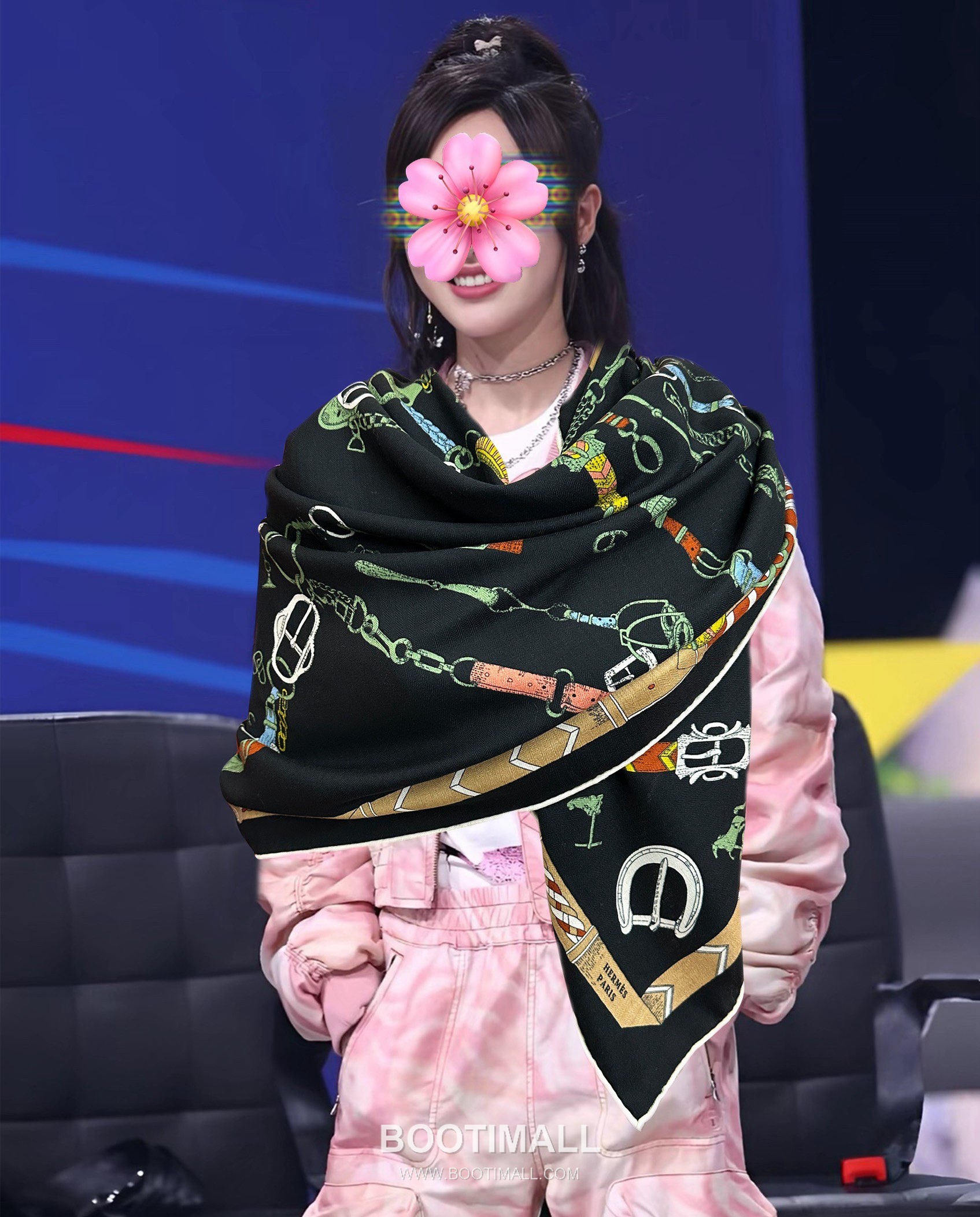 Reversible Tone-on-Tone Square Cashmere Silk Blend Scarf 리버서블 톤온톤 스퀘어 캐시미어 실크 블렌드 스카프 140cm 1