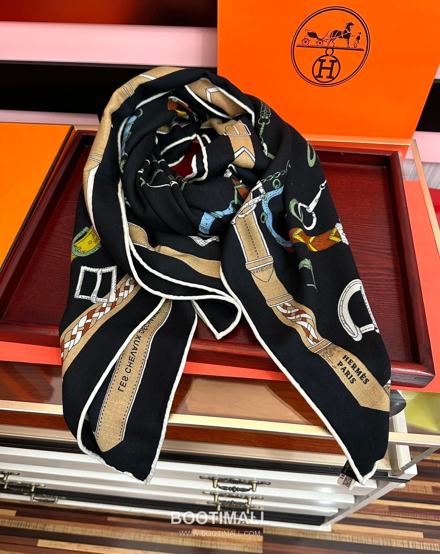 Reversible Tone-on-Tone Square Cashmere Silk Blend Scarf 리버서블 톤온톤 스퀘어 캐시미어 실크 블렌드 스카프 140cm 3