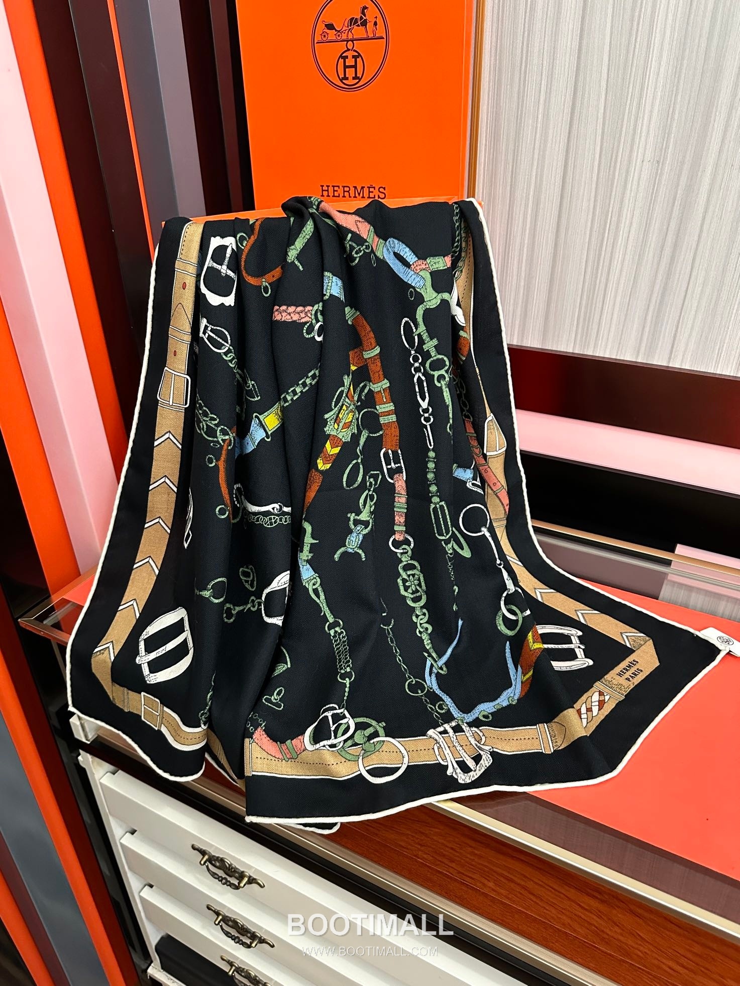 Reversible Tone-on-Tone Square Cashmere Silk Blend Scarf 리버서블 톤온톤 스퀘어 캐시미어 실크 블렌드 스카프 140cm 5