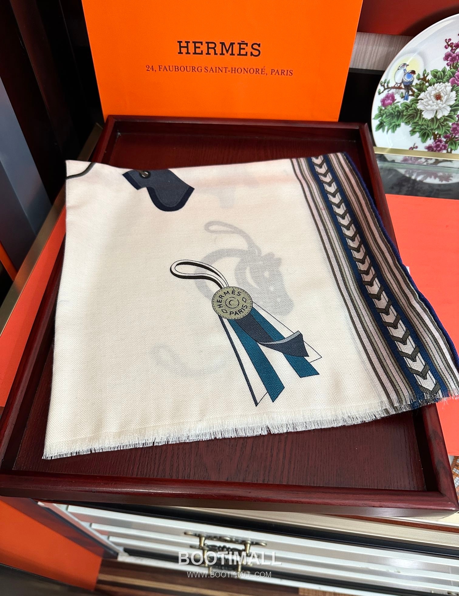 Reversible Tone-on-Tone Print Cashmere Scarf 리버서블 톤온톤 프린트 캐시미어 스카프 185CM 2