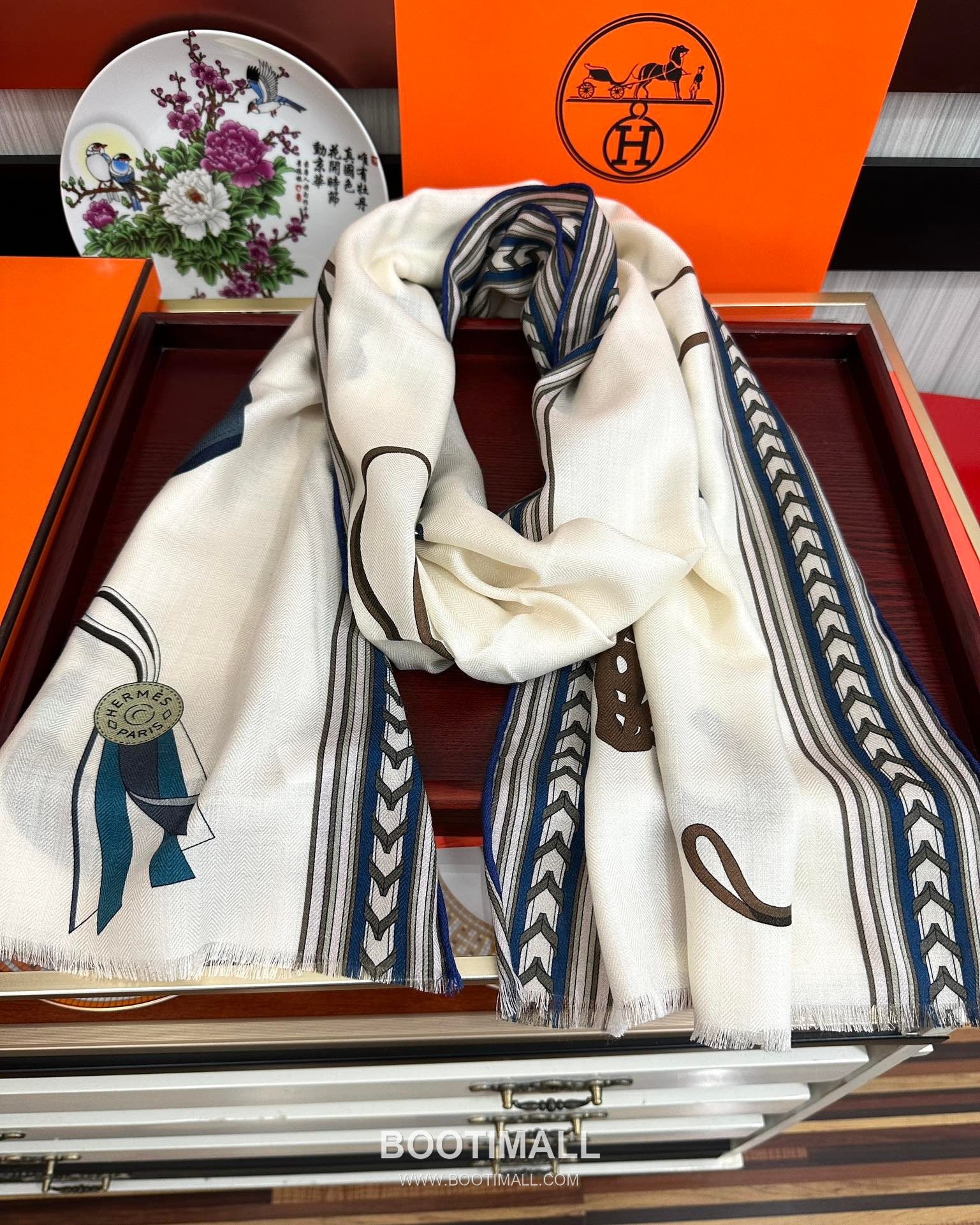 Reversible Tone-on-Tone Print Cashmere Scarf 리버서블 톤온톤 프린트 캐시미어 스카프 185CM 3