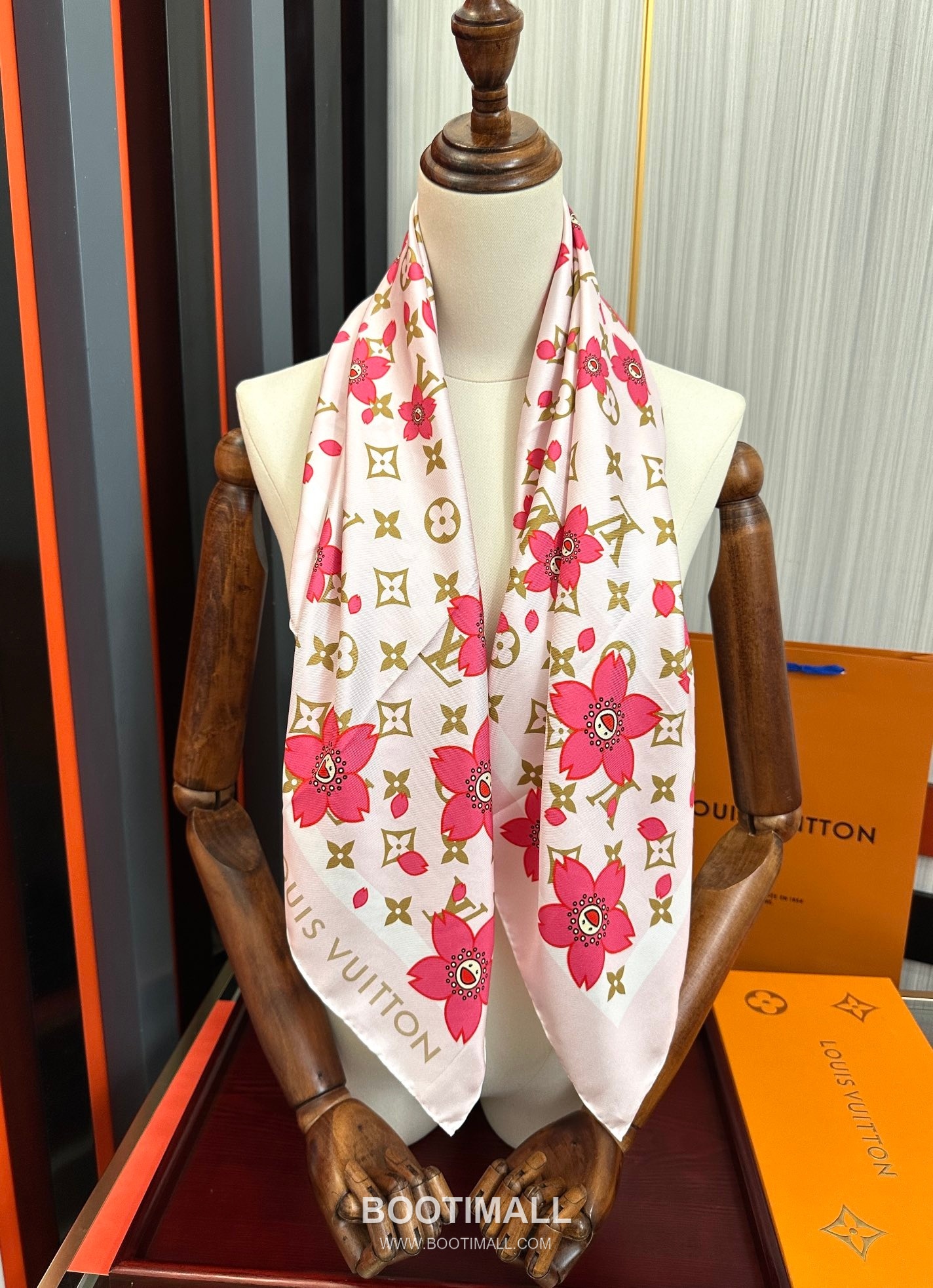 Loewe Sunflower 90 Square Silk Scarf 로에베 선플라워 90 스퀘어 실크 스카프 90cm 8