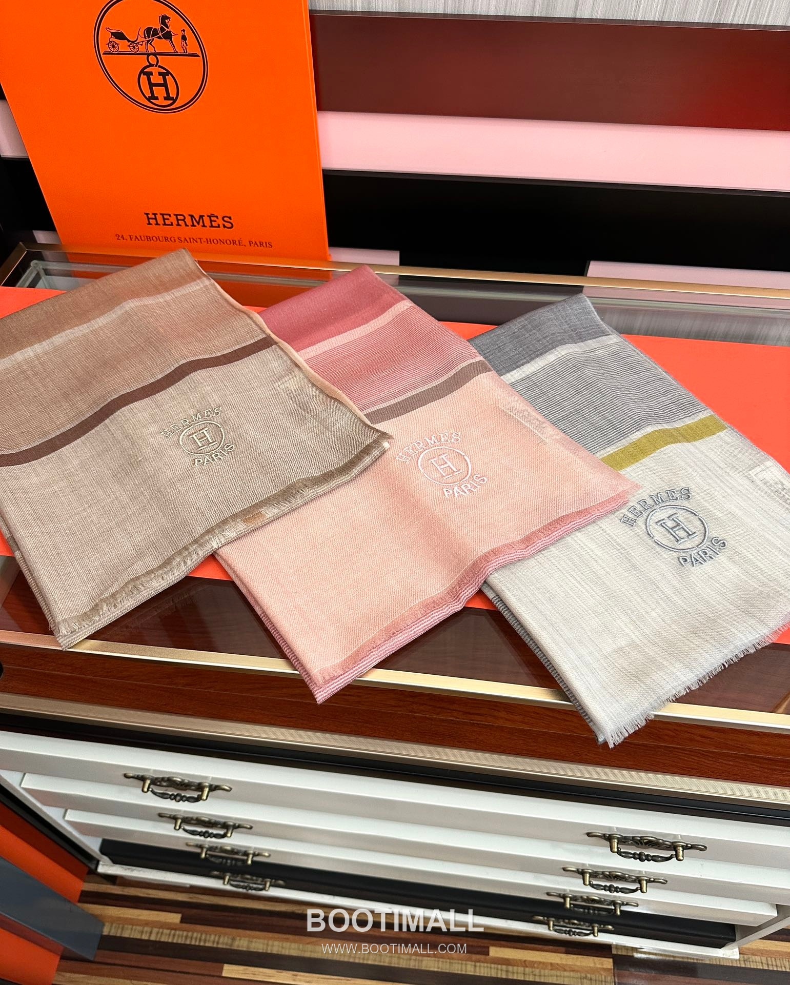Balenciaga Classic 200CM Wrap Goat Cashmere Scarf 발렌시아가 클래식 200CM 랩 염소 캐시미어 스카프 200CM 2
