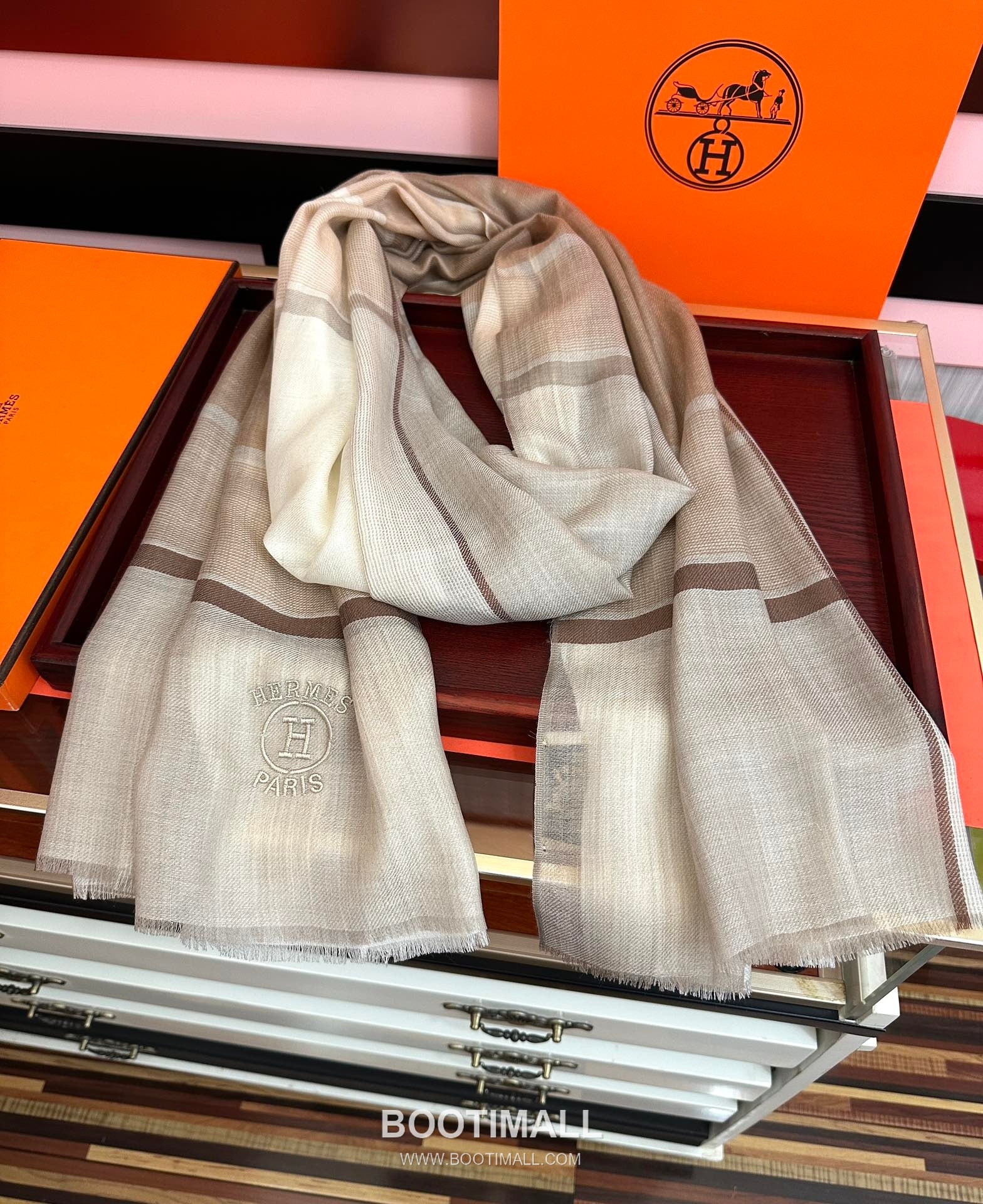 Balenciaga Classic 200CM Wrap Goat Cashmere Scarf 발렌시아가 클래식 200CM 랩 염소 캐시미어 스카프 200CM 4