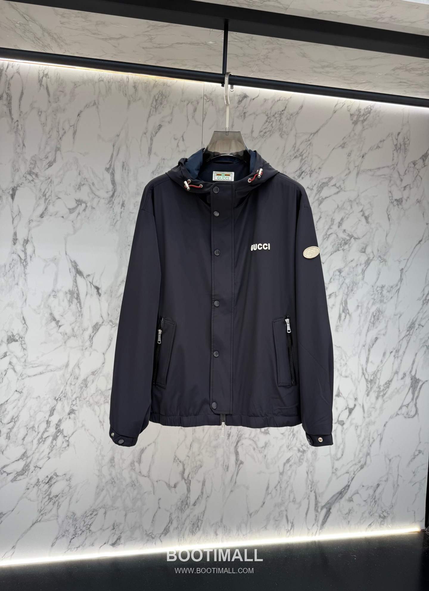 Gucci Logo Patch Hooded Outerwear White Windbreaker 구찌 로고 패치 후드 아우터 화이트 바람막이 1