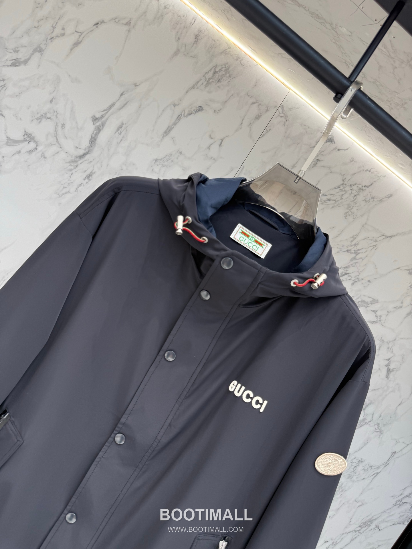 Gucci Logo Patch Hooded Outerwear White Windbreaker 구찌 로고 패치 후드 아우터 화이트 바람막이 4