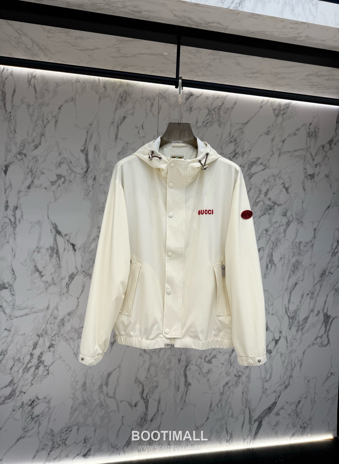 Gucci Logo Patch Hooded Outerwear White Windbreaker 구찌 로고 패치 후드 아우터 화이트 바람막이 1