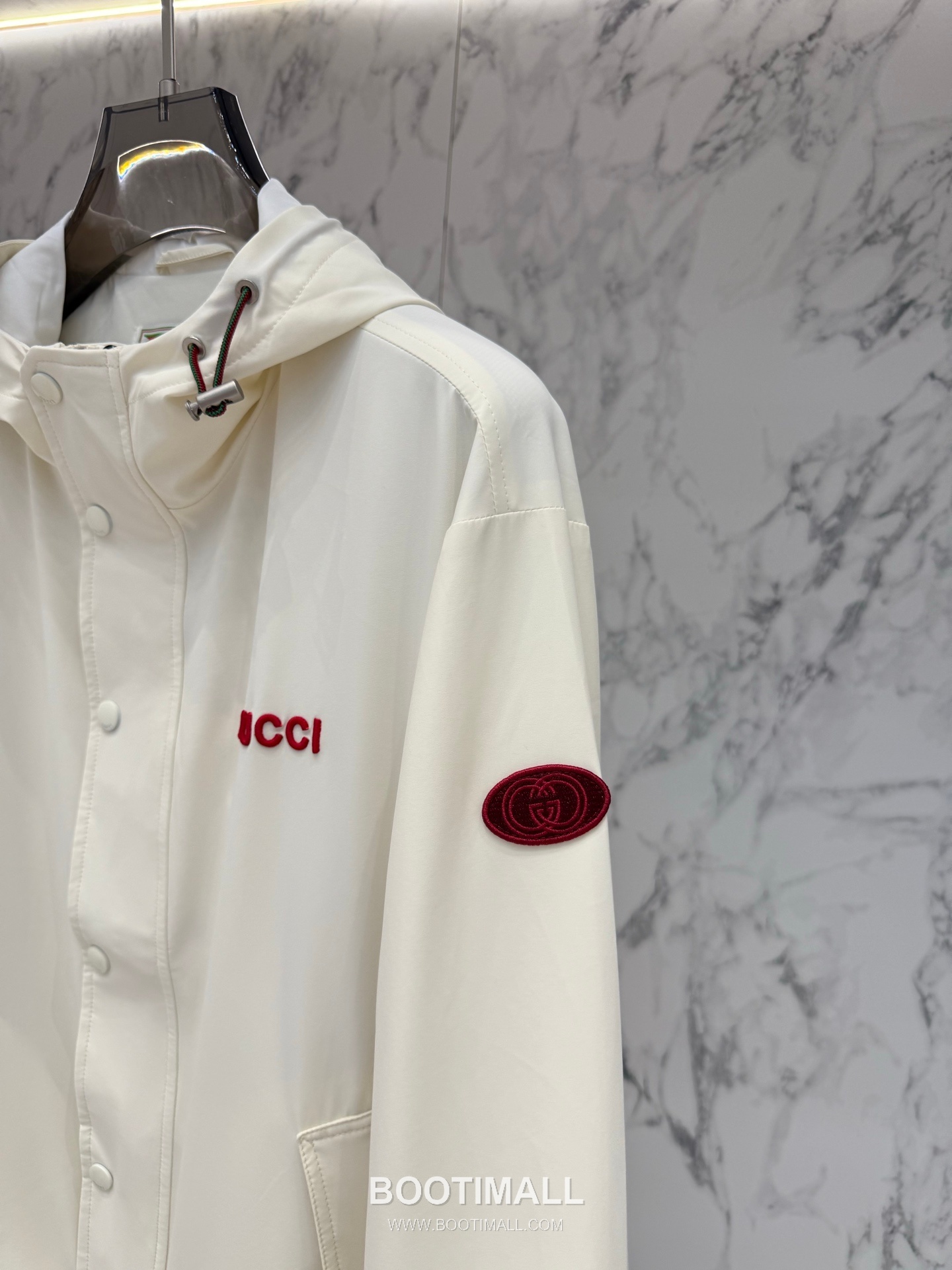 Gucci Logo Patch Hooded Outerwear White Windbreaker 구찌 로고 패치 후드 아우터 화이트 바람막이 4