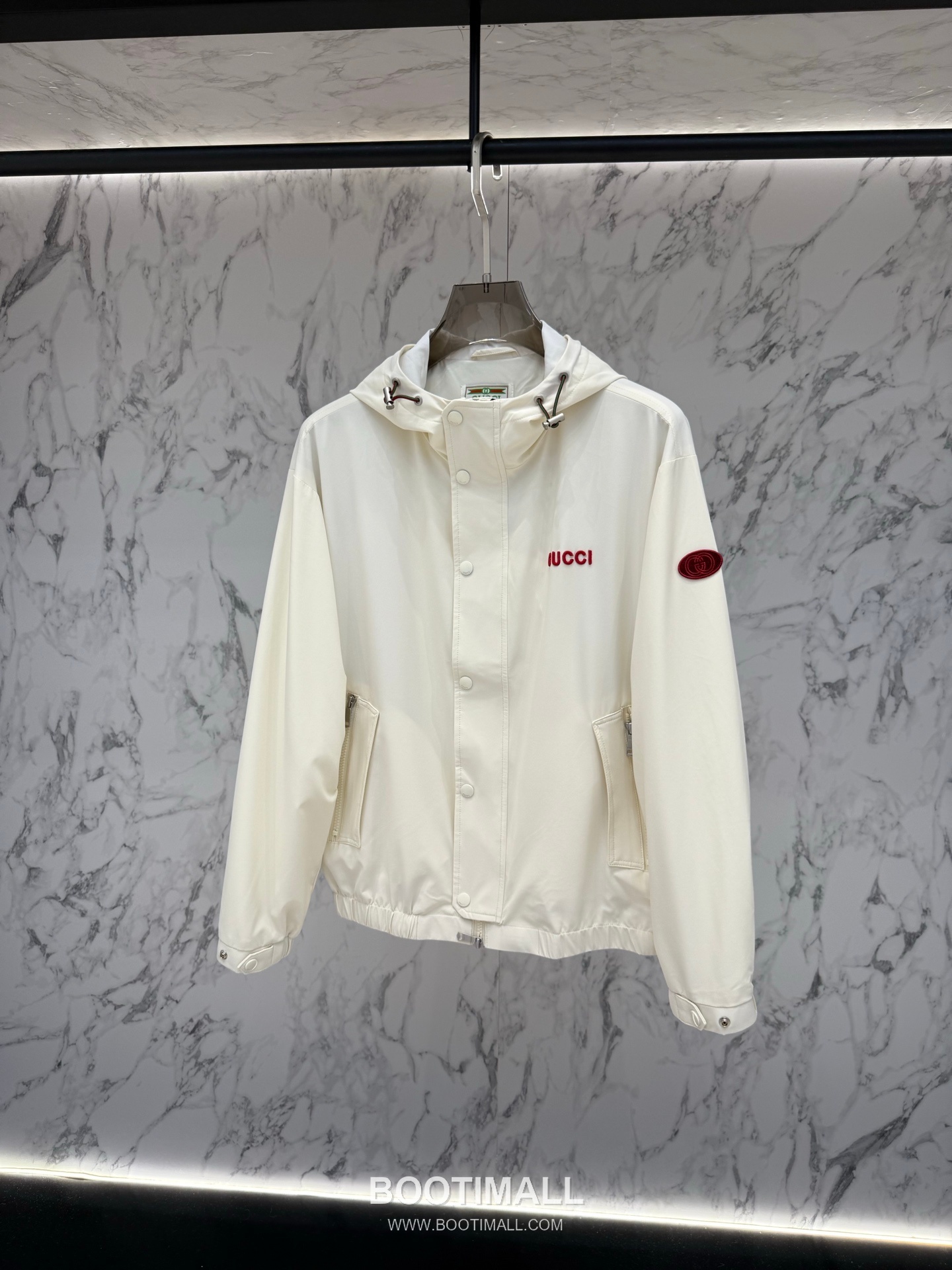 Gucci Logo Patch Hooded Outerwear White Windbreaker 구찌 로고 패치 후드 아우터 화이트 바람막이 5